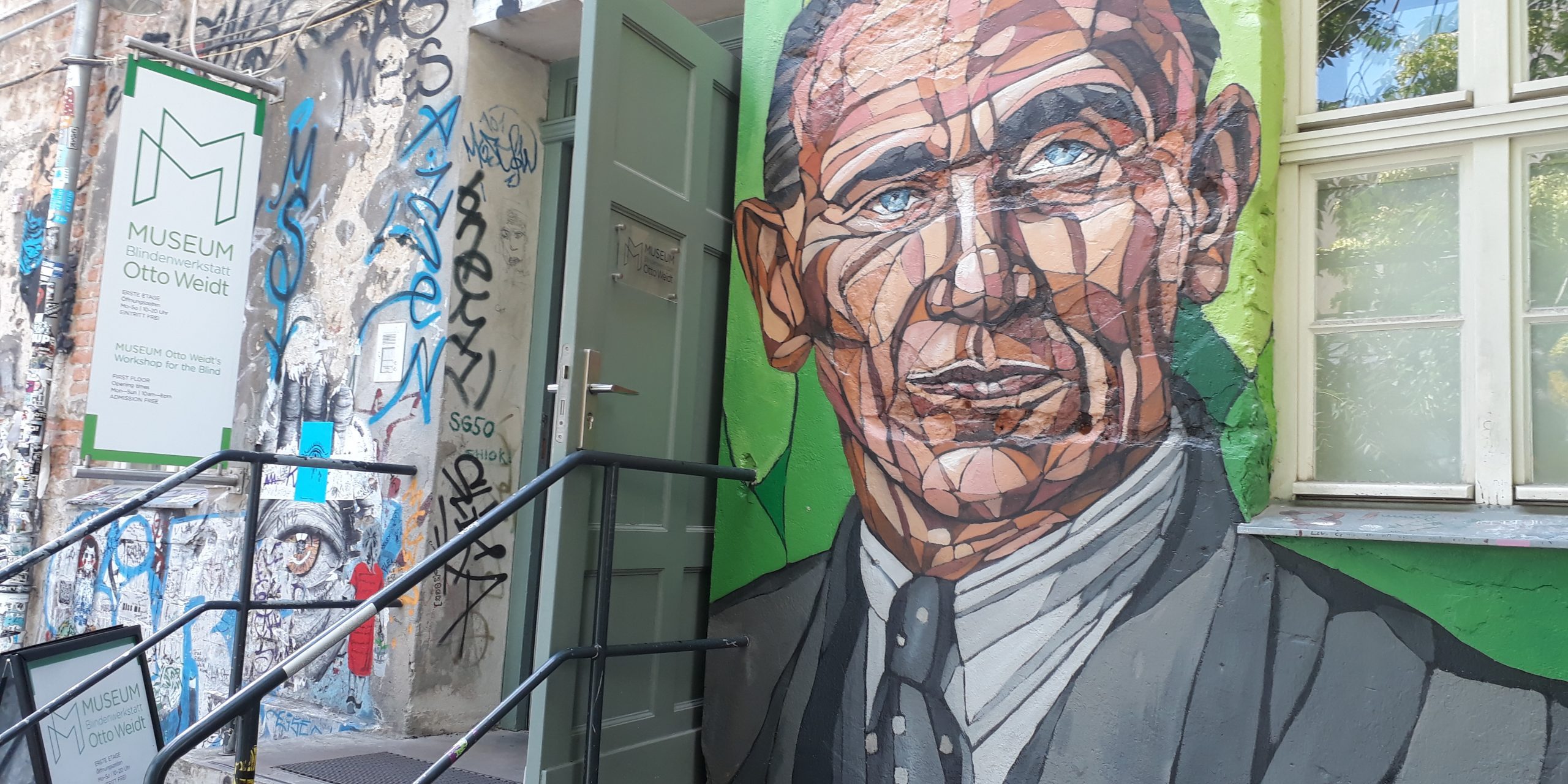 Otto Weidt, der während des 2. Weltkrieges blinde und gehörlose Jüdinnen und Juden beschätigte und beschützte.